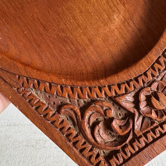 Vintage Solid Teak Long Flat Tray with Carved Flower Detailing - Picture 12 of 12